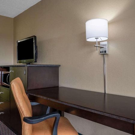 Super 8 By Wyndham Perrysburg-Toledo Hotel Exterior foto