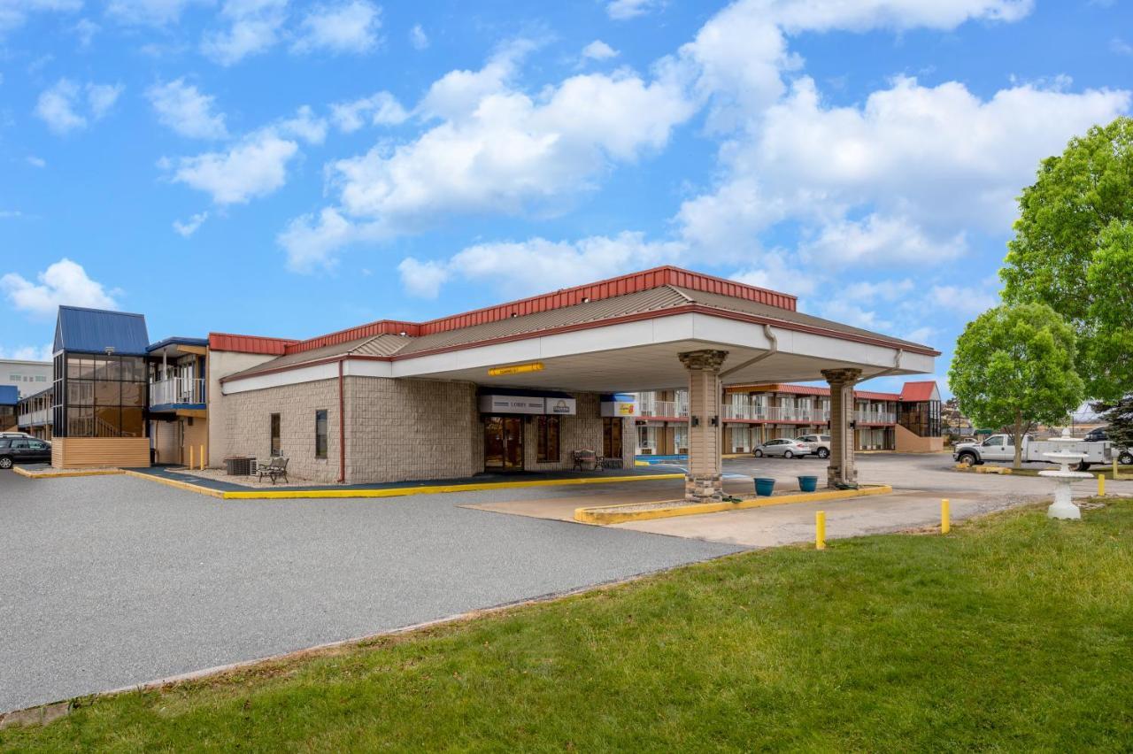 Super 8 By Wyndham Perrysburg-Toledo Hotel Exterior foto