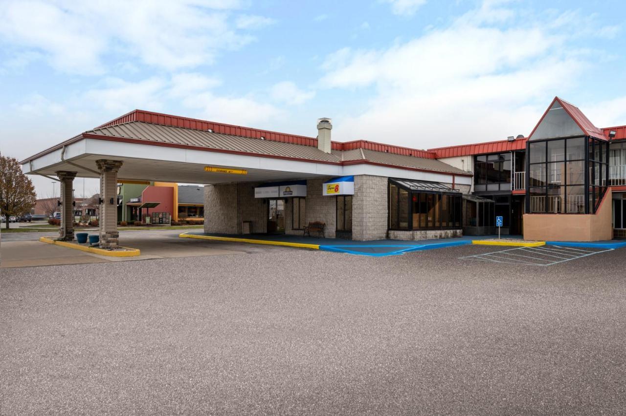 Super 8 By Wyndham Perrysburg-Toledo Hotel Exterior foto