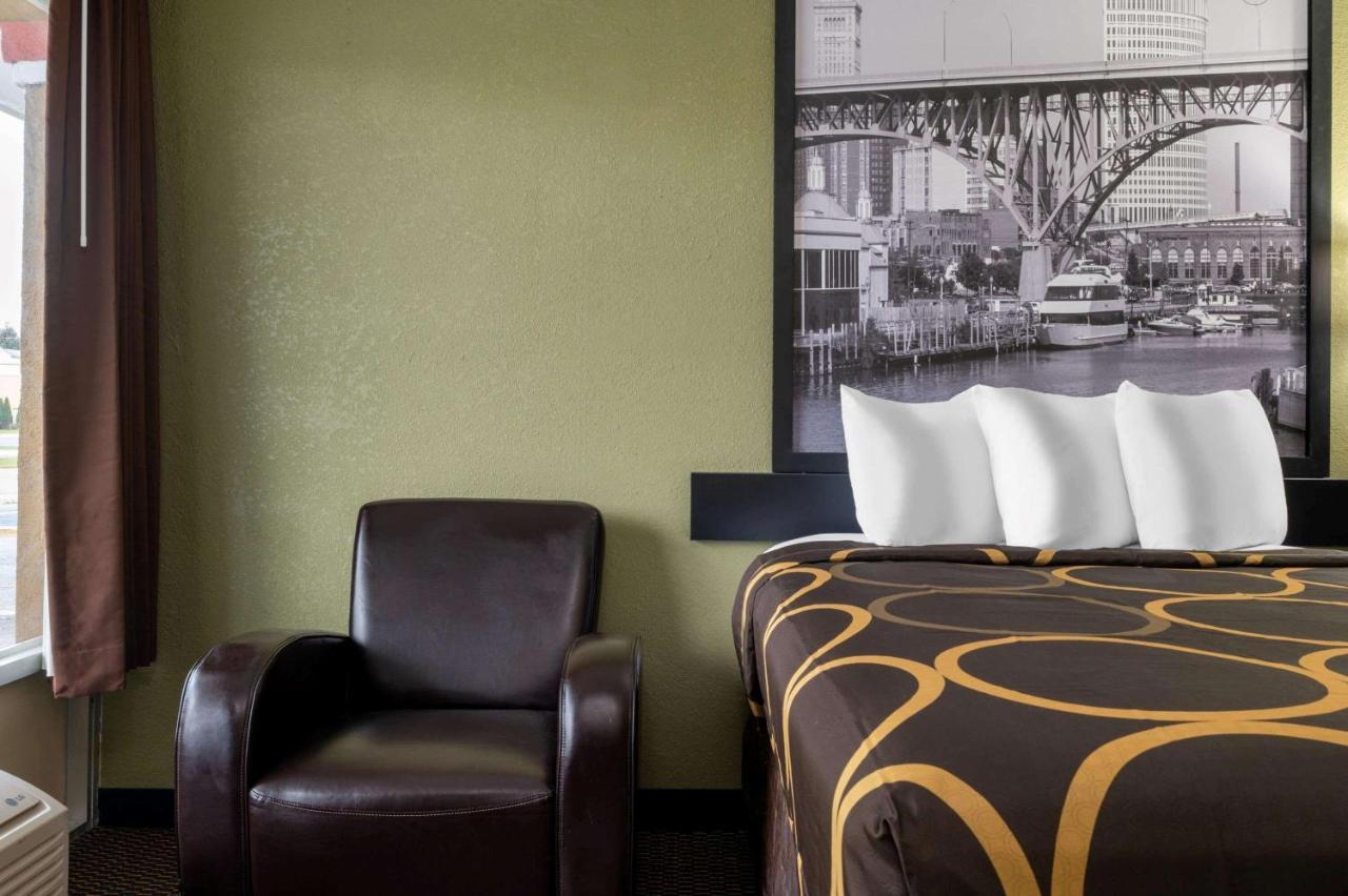 Super 8 By Wyndham Perrysburg-Toledo Hotel Exterior foto