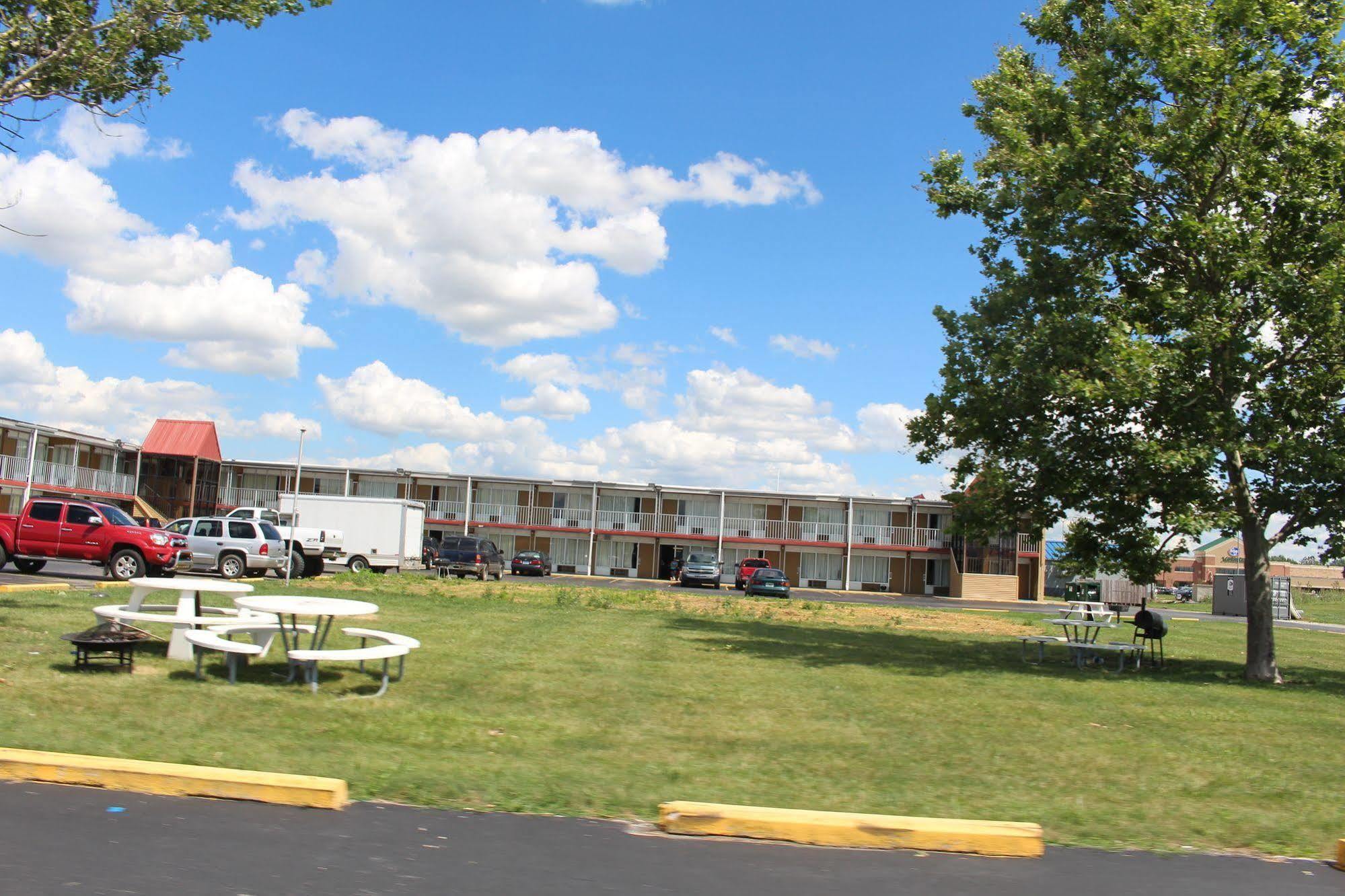 Super 8 By Wyndham Perrysburg-Toledo Hotel Exterior foto